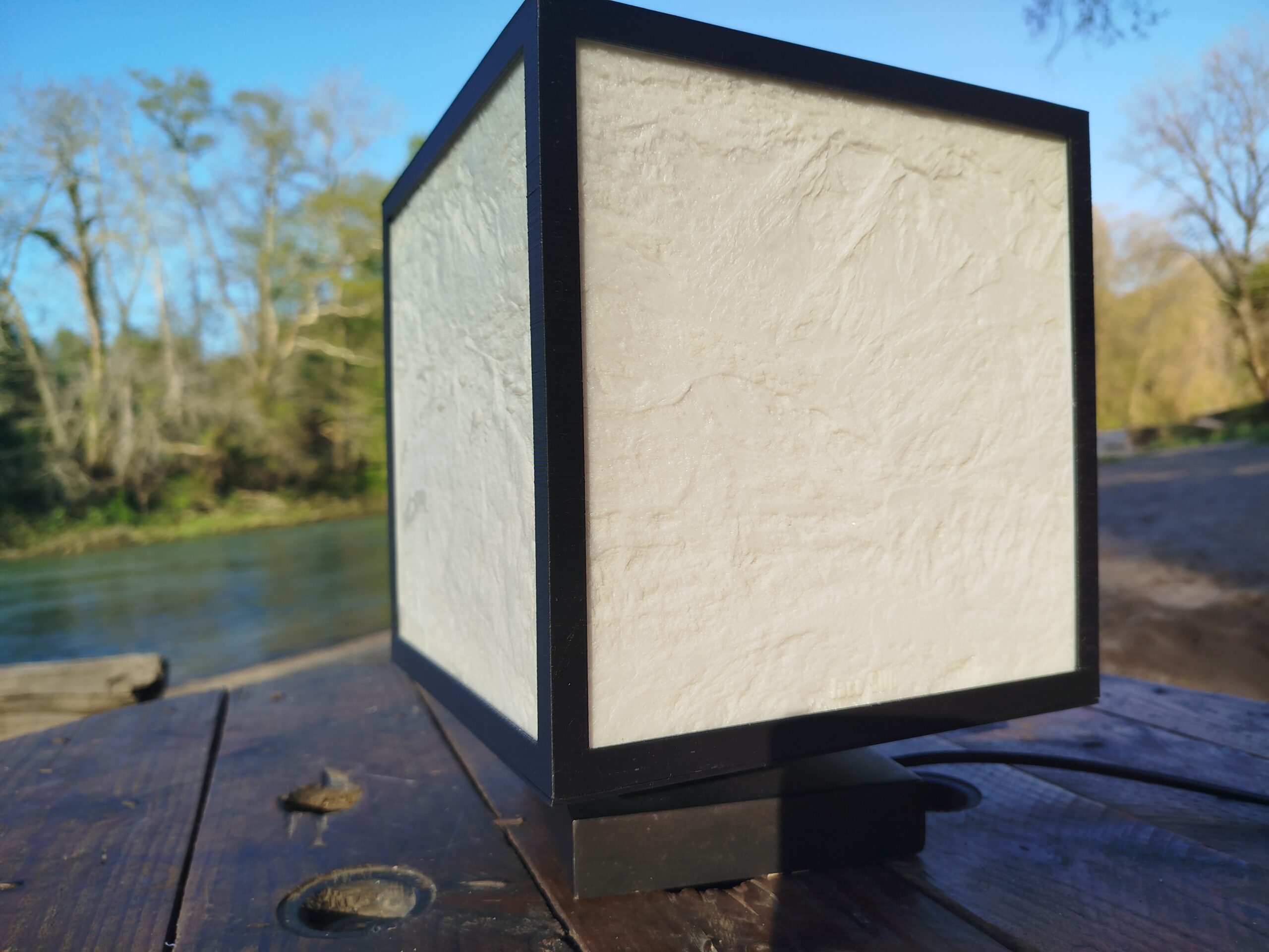 Lire la suite à propos de l’article Lampe Litho Vignemale